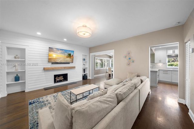 2400 Trapp Ave, Miami, FL 33133