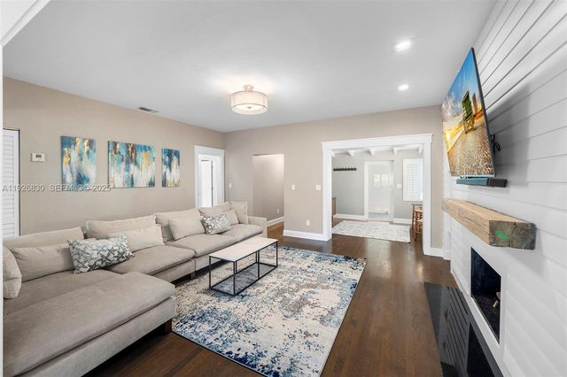 2400 Trapp Ave, Miami, FL 33133