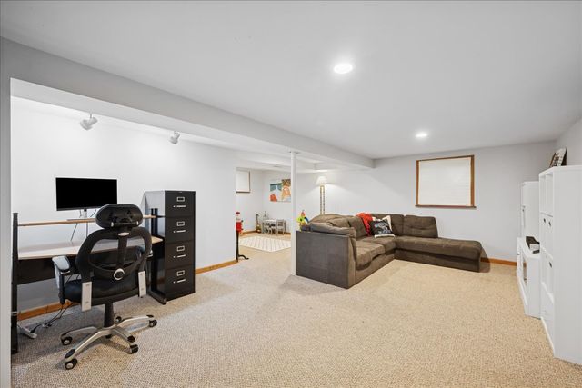 481 Sussex Court, Buffalo Grove, IL 60089