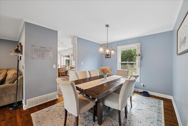 481 Sussex Court, Buffalo Grove, IL 60089