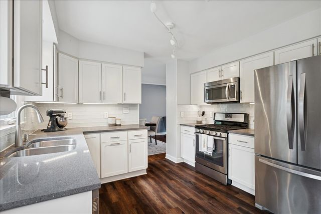 481 Sussex Court, Buffalo Grove, IL 60089