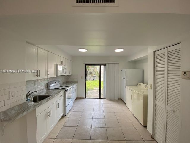 1813 SW 107th Avenue 2402, Miami, FL 33165