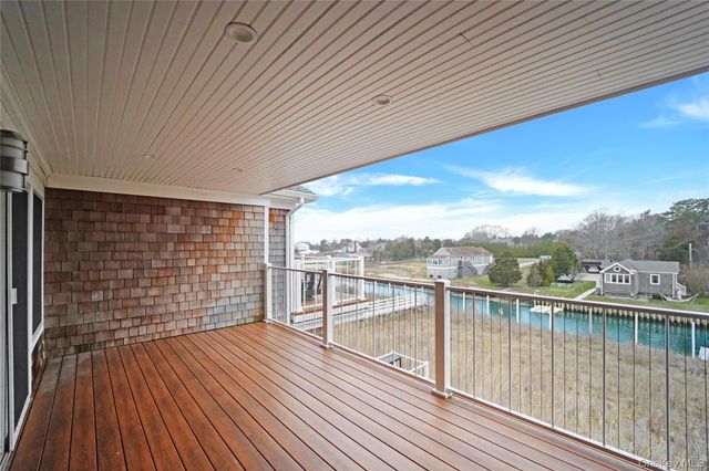 68 Foster Avenue 4, Hampton Bays, NY 11946