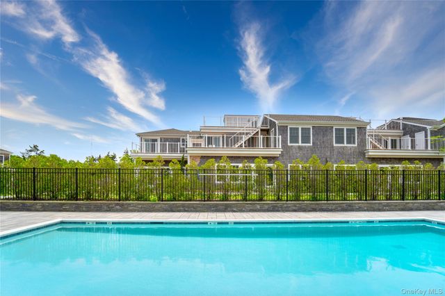 68 Foster Avenue 4, Hampton Bays, NY 11946