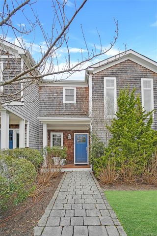 68 Foster Avenue 4, Hampton Bays, NY 11946