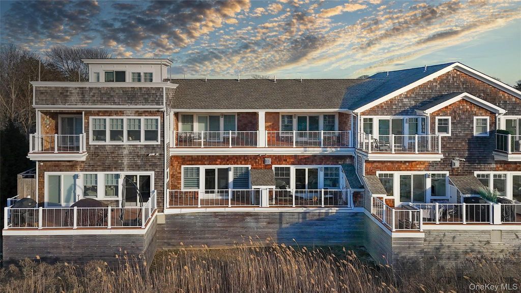 68 Foster Avenue 4, Hampton Bays, NY 11946