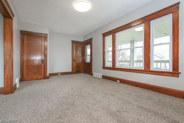 10601 Linnet Avenue, Cleveland, OH 44111