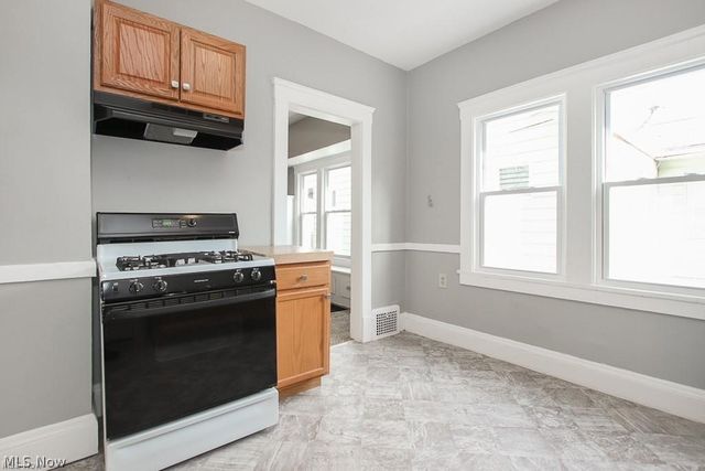 10601 Linnet Avenue, Cleveland, OH 44111