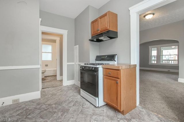 10601 Linnet Avenue, Cleveland, OH 44111
