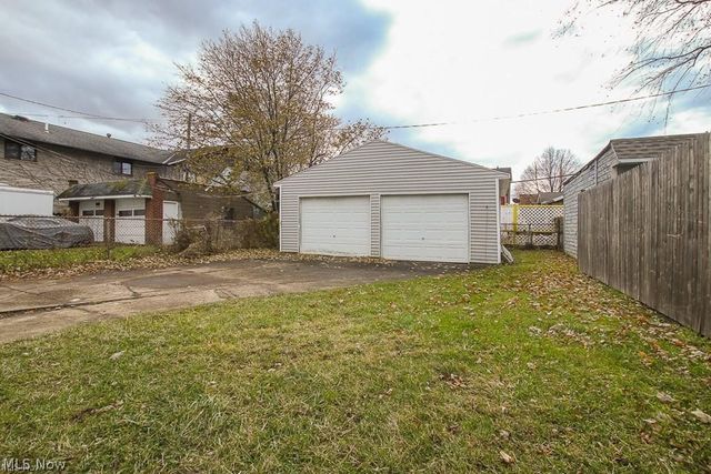10601 Linnet Avenue, Cleveland, OH 44111