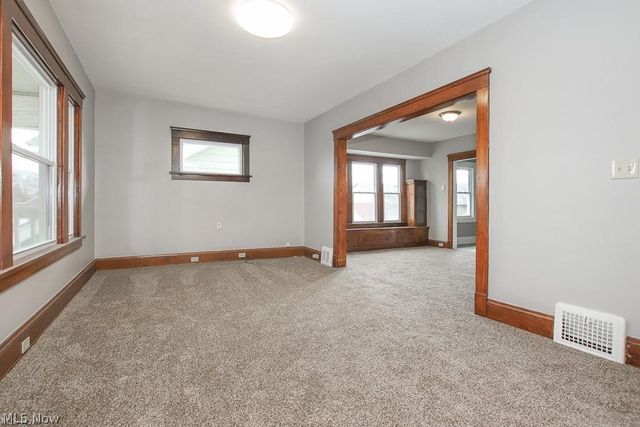 10601 Linnet Avenue, Cleveland, OH 44111