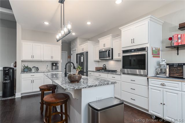 4179 Laverne Way, Jeffersonville, IN 47130