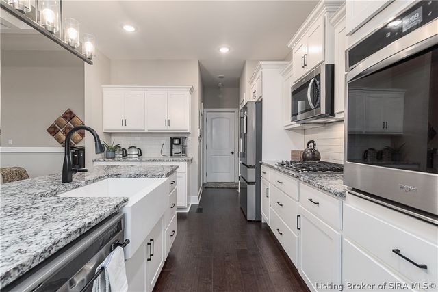 4179 Laverne Way, Jeffersonville, IN 47130