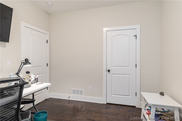 4179 Laverne Way, Jeffersonville, IN 47130