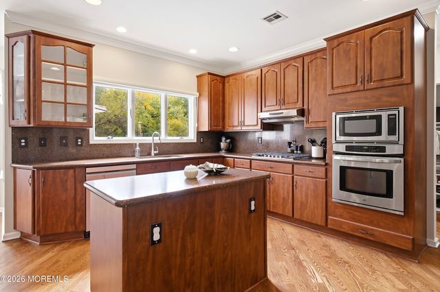 221 Verdant Court, Freehold, NJ 07728