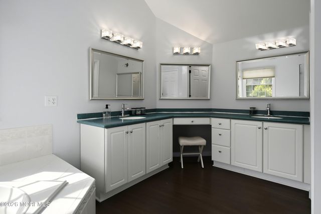 221 Verdant Court, Freehold, NJ 07728