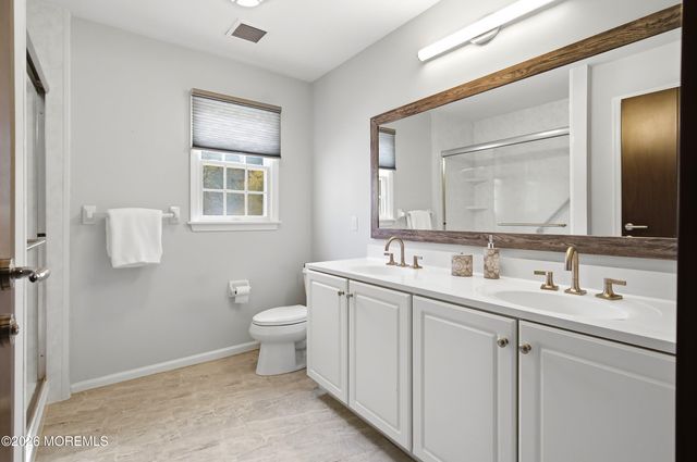 221 Verdant Court, Freehold, NJ 07728