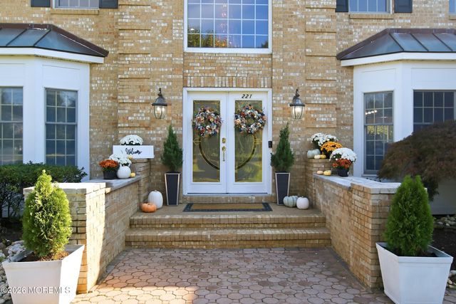 221 Verdant Court, Freehold, NJ 07728