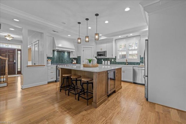 2960 Lynnhaven DR, Virginia Beach, VA 23451