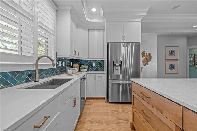 2960 Lynnhaven DR, Virginia Beach, VA 23451