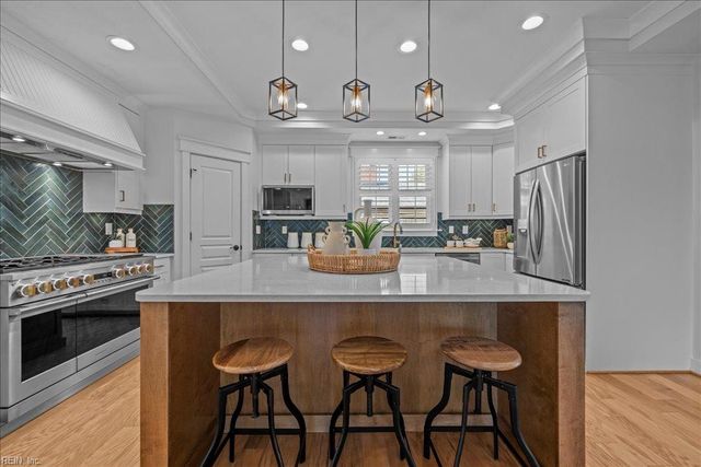 2960 Lynnhaven DR, Virginia Beach, VA 23451