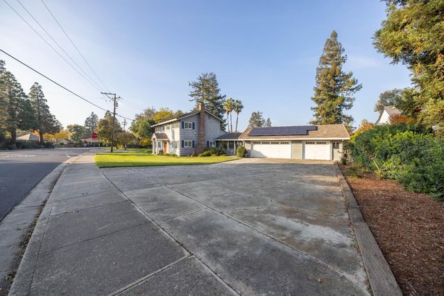 3327 Country Club Blvd, Stockton, CA 95204