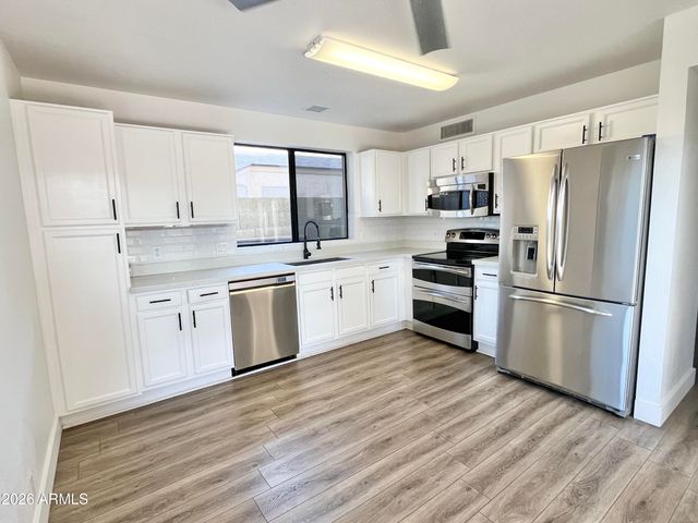 4047 W WHISPERING WIND Drive, Glendale, AZ 85310