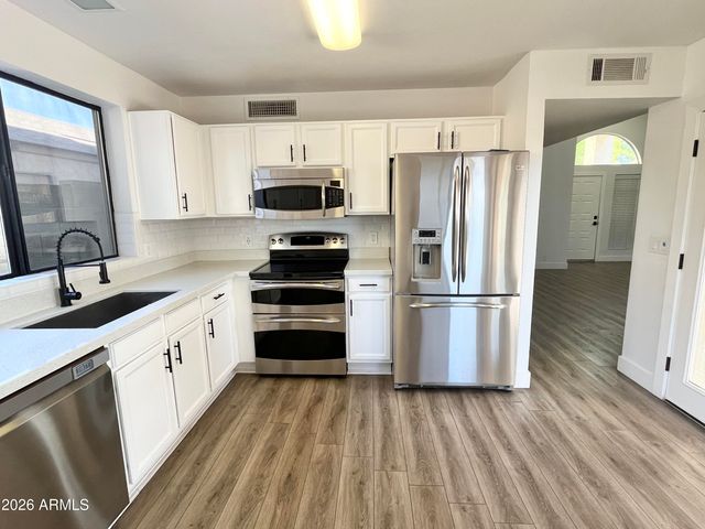 4047 W WHISPERING WIND Drive, Glendale, AZ 85310