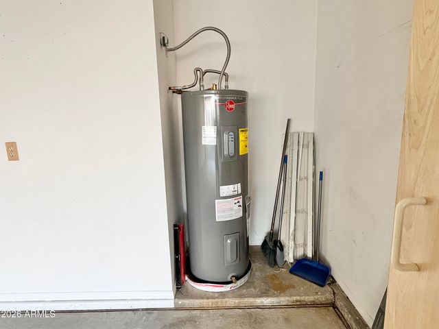 4047 W WHISPERING WIND Drive, Glendale, AZ 85310