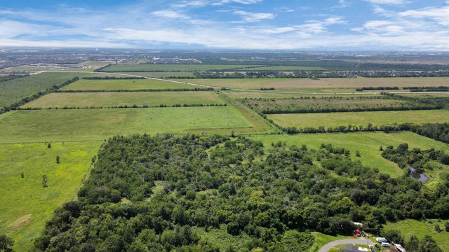 253 Ford Lane, Old River-winfree, TX 77523
