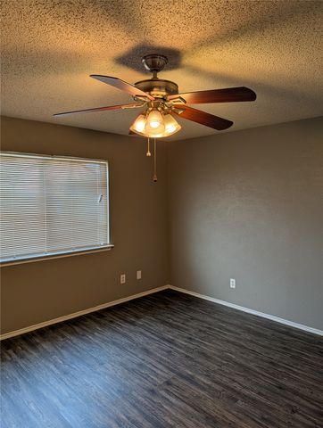 9908 Lone Eagle Drive, Fort Worth, TX 76108