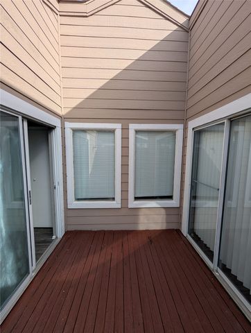 9908 Lone Eagle Drive, Fort Worth, TX 76108