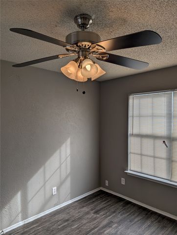 9908 Lone Eagle Drive, Fort Worth, TX 76108