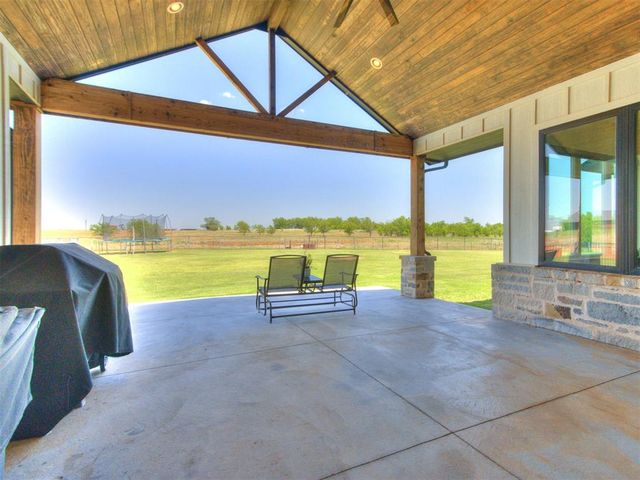 26244 E 868 Road, Cashion, OK 73016