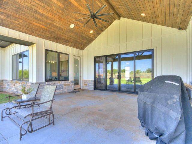 26244 E 868 Road, Cashion, OK 73016