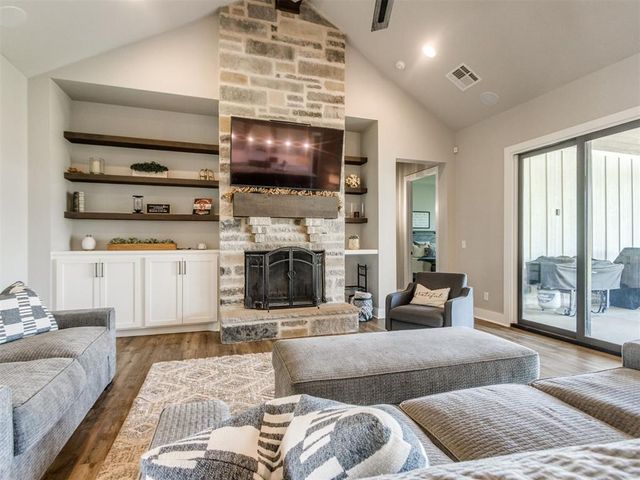 26244 E 868 Road, Cashion, OK 73016