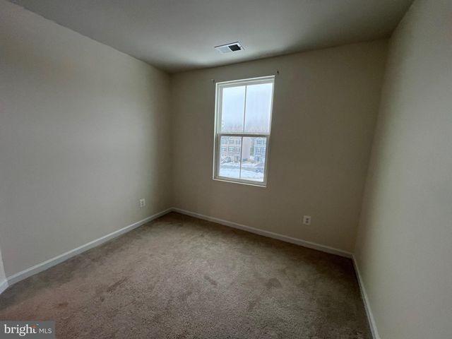 70 HONEYLOCUST CIR, Elkton, MD 21921