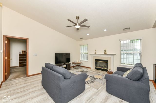 2275 Historic Oaks Boulevard, Indianapolis, IN 46214