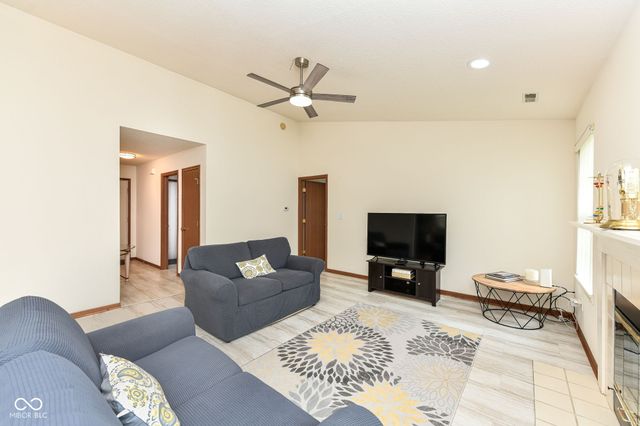2275 Historic Oaks Boulevard, Indianapolis, IN 46214