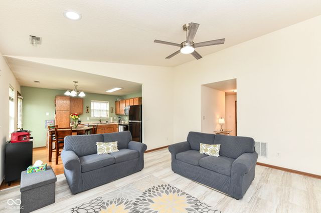 2275 Historic Oaks Boulevard, Indianapolis, IN 46214