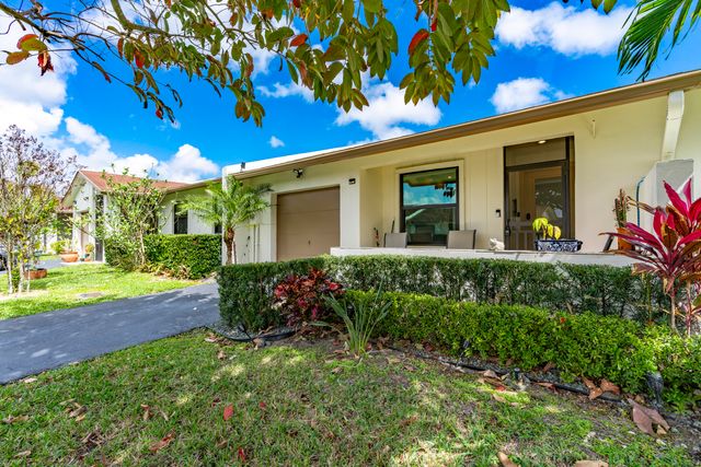 15812 Philodendron Circle, Delray Beach, FL 33484