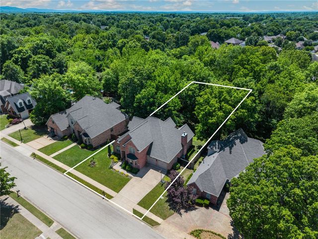 1837 Trillium Lane, Fayetteville, AR 72704