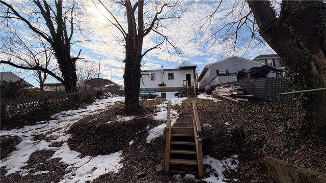 327 Lowell St, Vandergrift, PA 15690