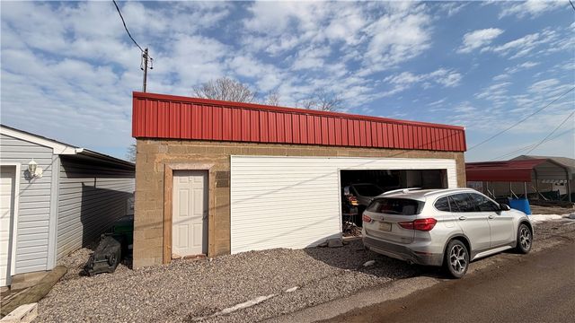 327 Lowell St, Vandergrift, PA 15690