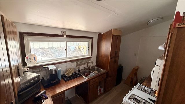 327 Lowell St, Vandergrift, PA 15690