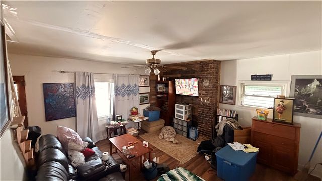 327 Lowell St, Vandergrift, PA 15690