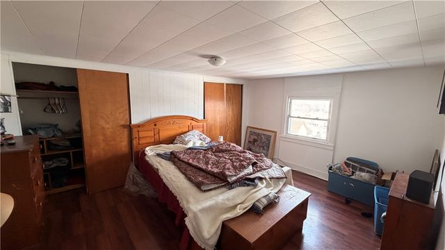 327 Lowell St, Vandergrift, PA 15690