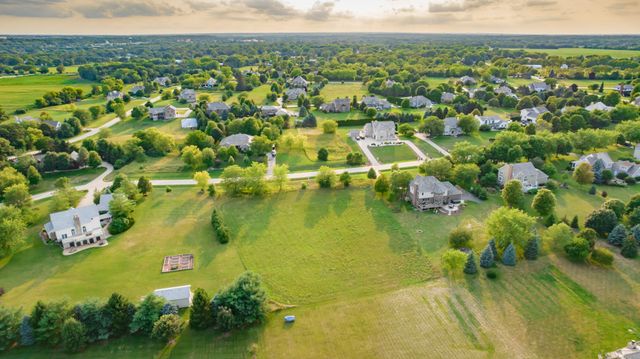 8300 Appaloosa Lane, Spring Grove, IL 60081