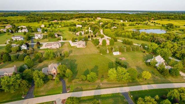 8300 Appaloosa Lane, Spring Grove, IL 60081