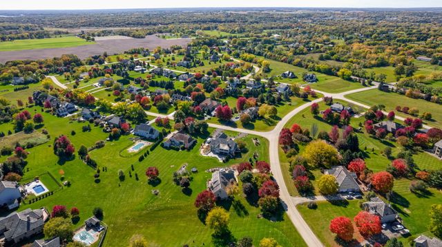 8300 Appaloosa Lane, Spring Grove, IL 60081